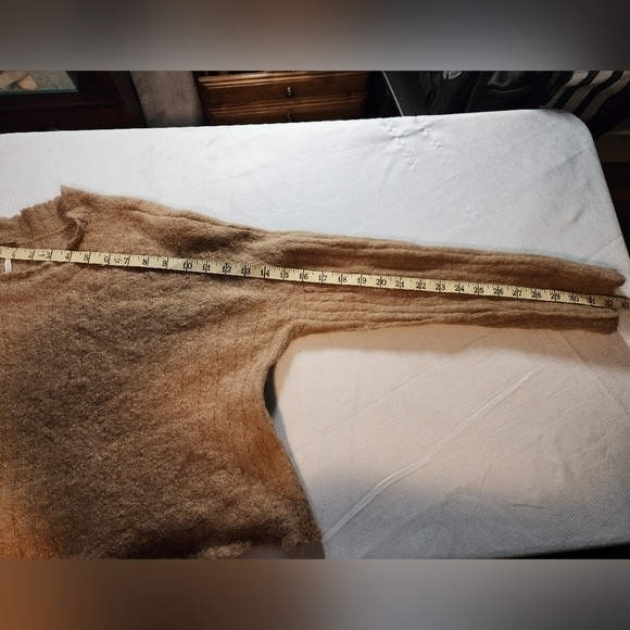 Free People Women's Tan Alpaca Blend Crew Neck Crop Sweater Size Medium - Picture 8 of 14